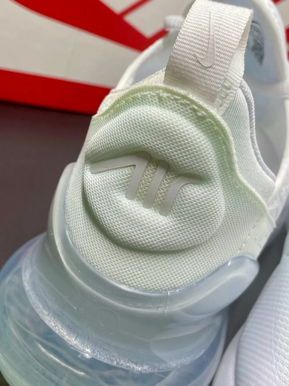 Nike  Air Max 270
